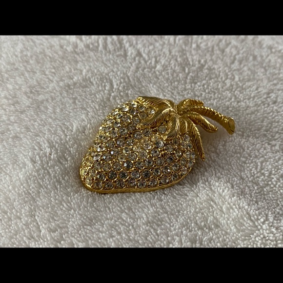Vintage Strawberry Rhinestone Pin Brooch - Picture 3 of 7